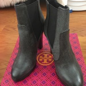 <Sold on other device> Tory Burch bootie US 8.5
